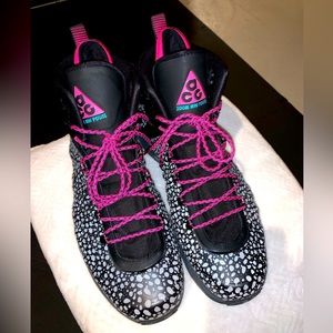 Nike Zoom Meriwether Posite Men’s Size 11.5 Safari Black Pink